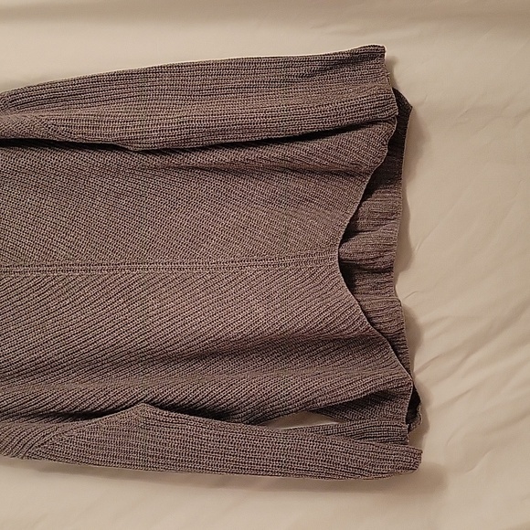 URBAN OUTFITTERS SWEATER - Picture 2 of 4